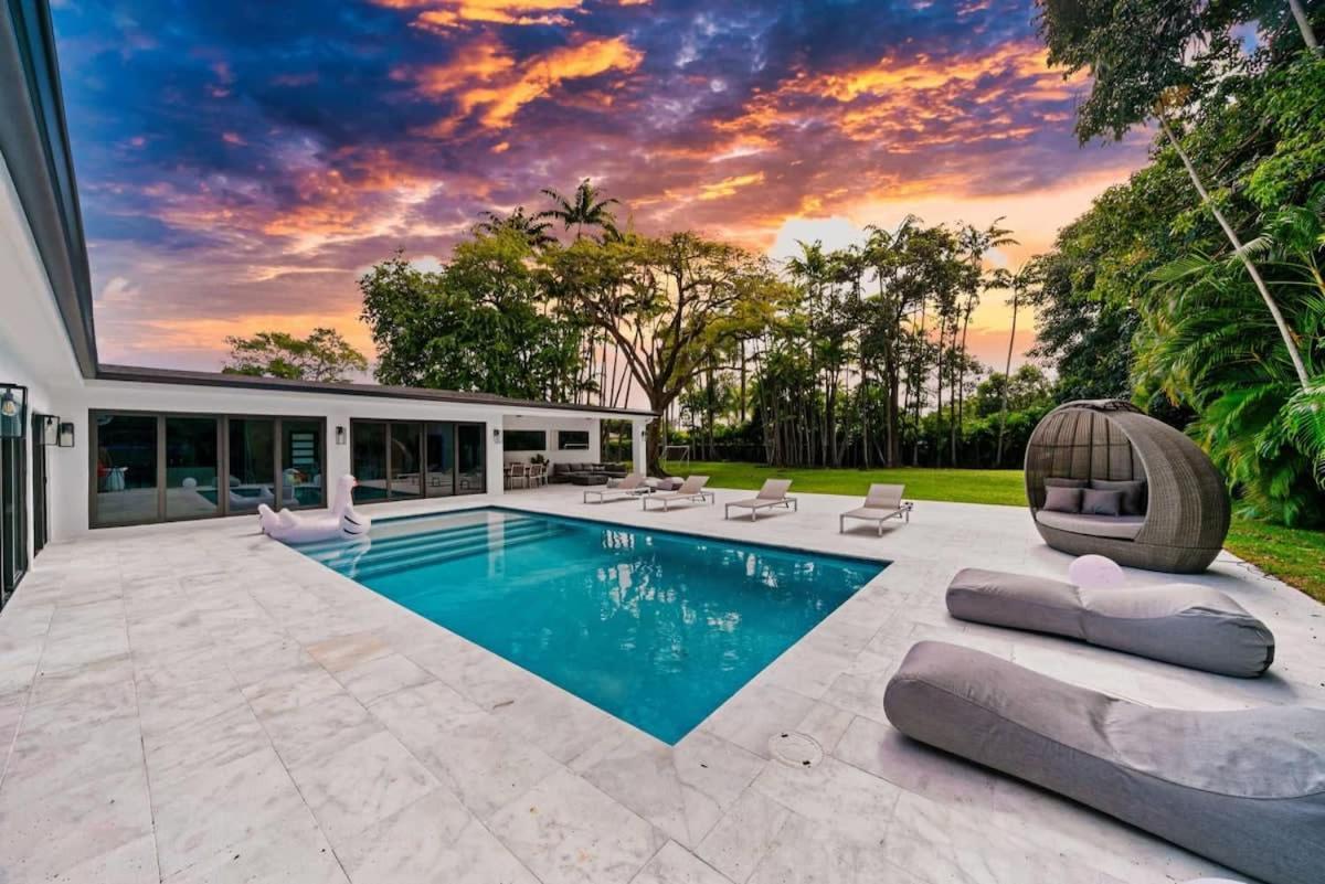 Сasa de vacaciones Luxury Azure With Heated Pool 20 Minutes To