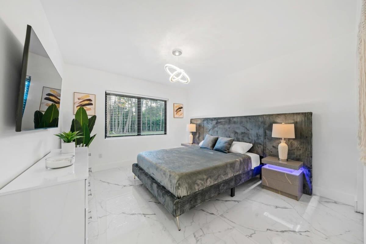 Luxury Azure With Heated Pool 20 Minutes To Miami