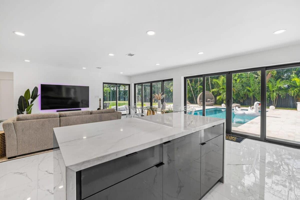 Luxury Azure With Heated Pool 20 Minutes To Miami
